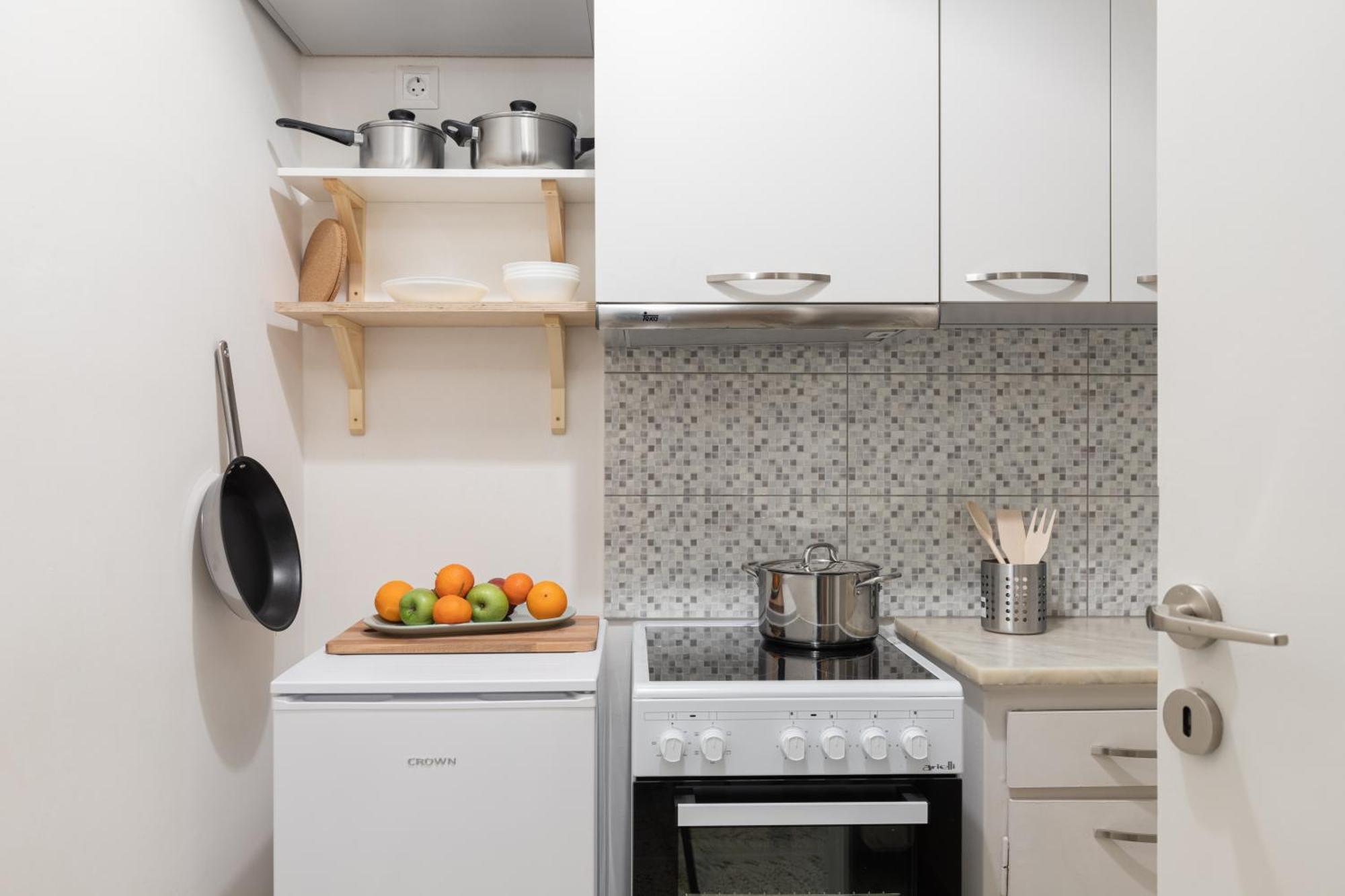 Peaceful Apartment In Neapoli, Exarcheia Афины Экстерьер фото