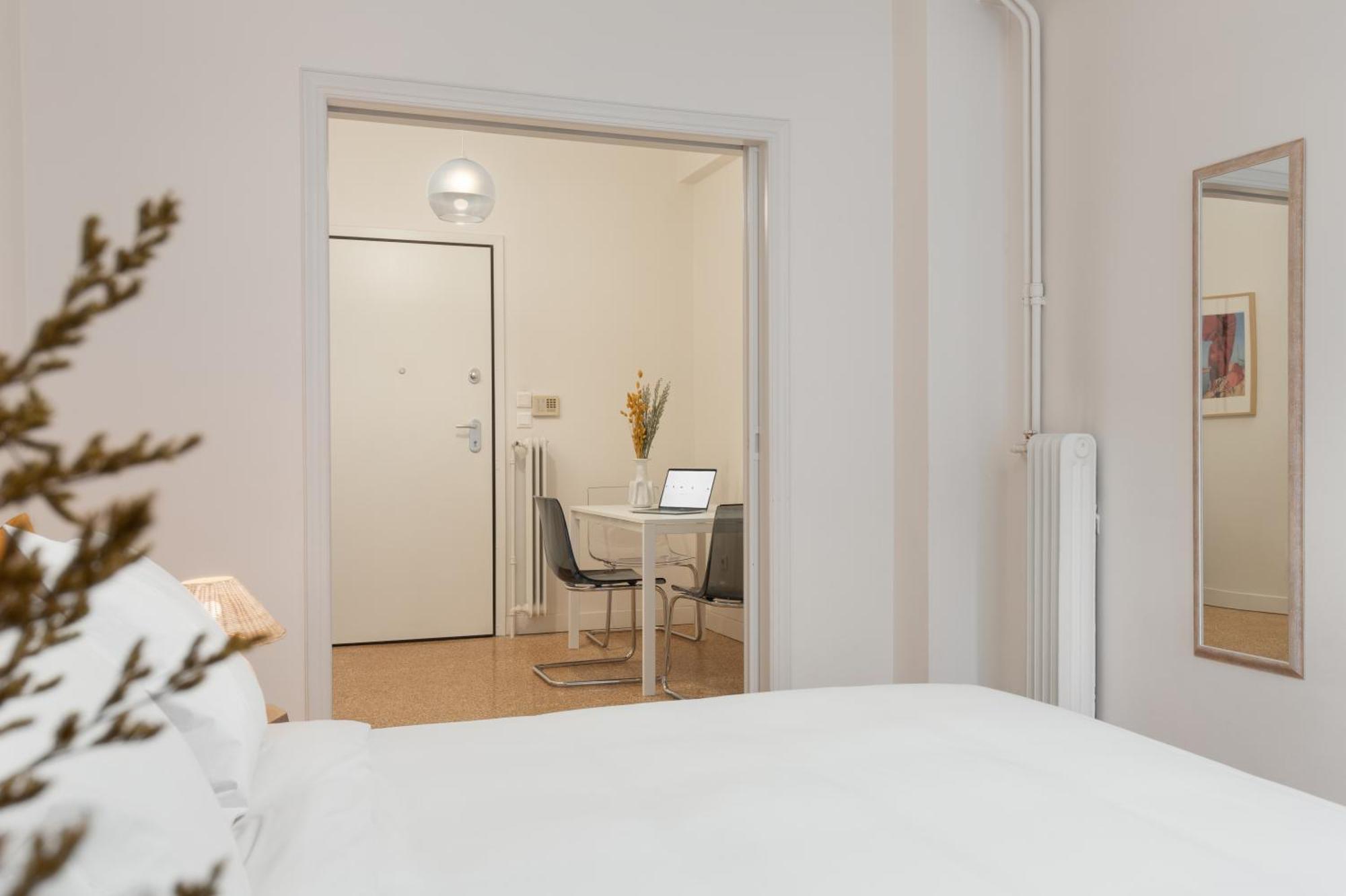 Peaceful Apartment In Neapoli, Exarcheia Афины Экстерьер фото