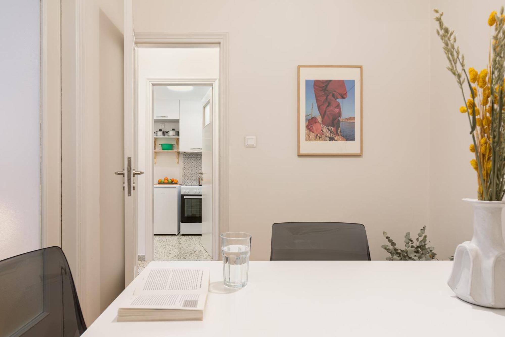 Peaceful Apartment In Neapoli, Exarcheia Афины Экстерьер фото